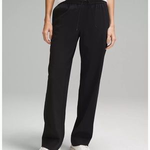 Lululemon Women’s Straight Leg Mid Rise Luxtreme Pants Regular